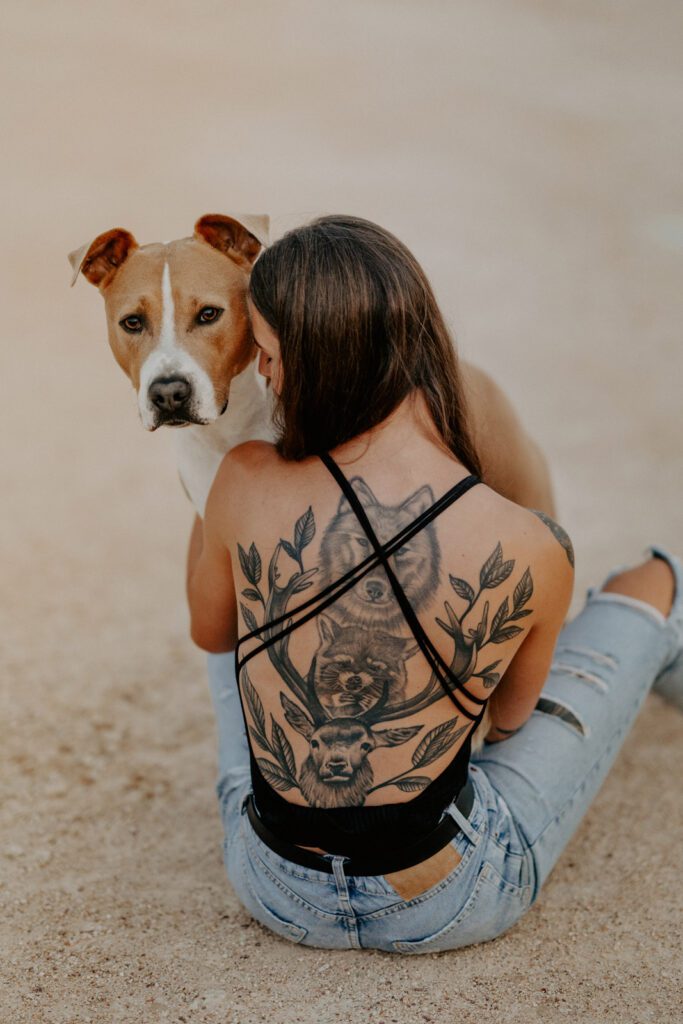 Tierfotografie Mensch und Hund Amstaff Strand Deutschland