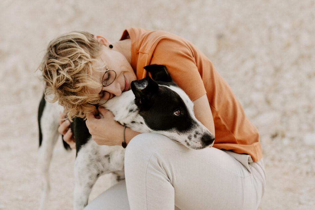 Hundefotoshooting Heiratsantrag mit Hund Strand Köln